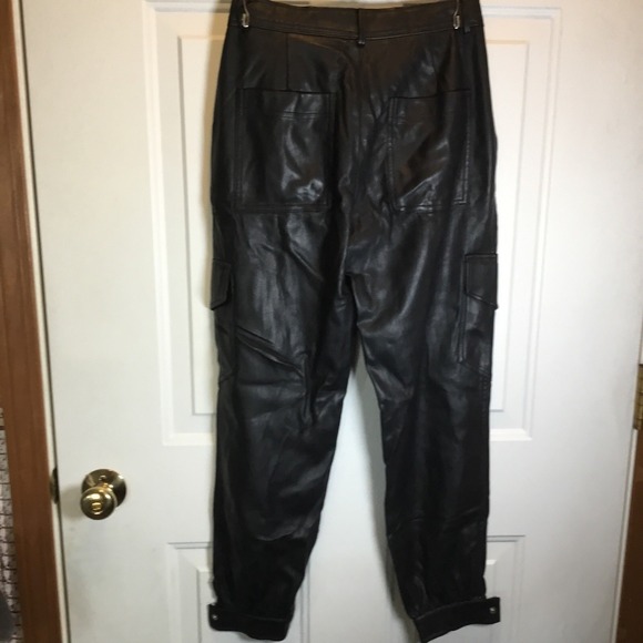 Zara Faux Vegan Leather Jogger Pants Womens Size Extra Small Black Cargo Pockets - Picture 8 of 8
